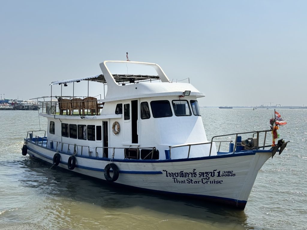 เรือลอยอังคารเรือแอร์เรือสตาร์ครูซ